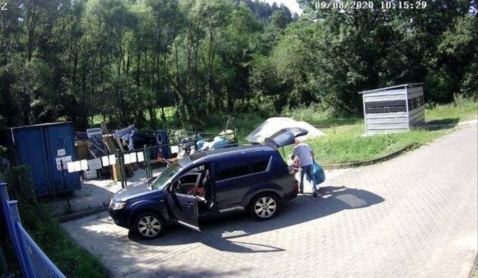 Podrzucają śmieci przy DK 28. Gmina publikuje ich wizerunki