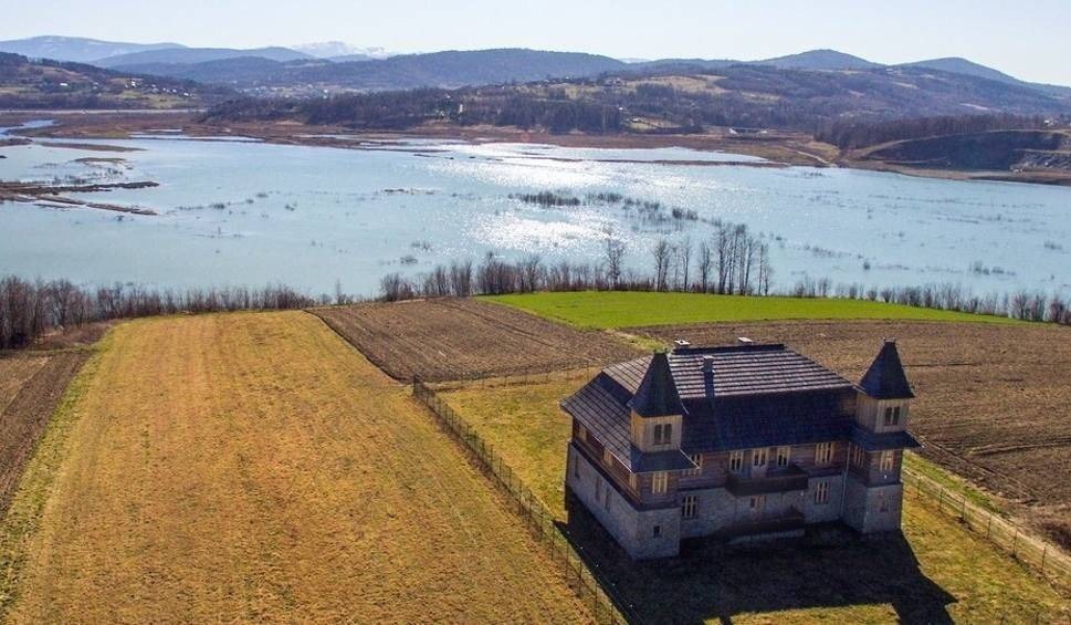 Dworek nad Jeziorem Mucharskim do wynajęcia [ZDJĘCIA]