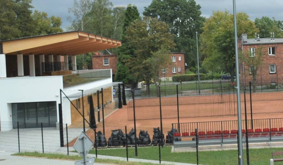 Kompleks kortów w Chełmku jest już gotowy po przebudowie i czeka na otwarcie