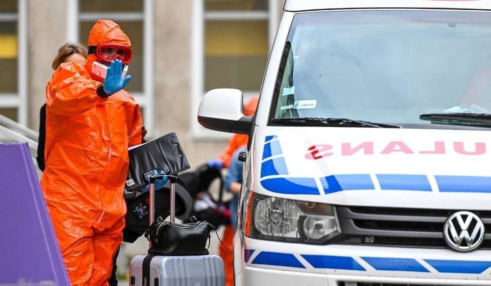 Mało testów, wielu zakażonych. Dwie kolejne osoby zmarły z powodu COVID-19