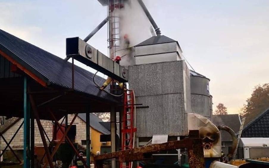 Pod Wadowicami kukurydza w ogniu! Palił się wielki silos [ZDJĘCIA]