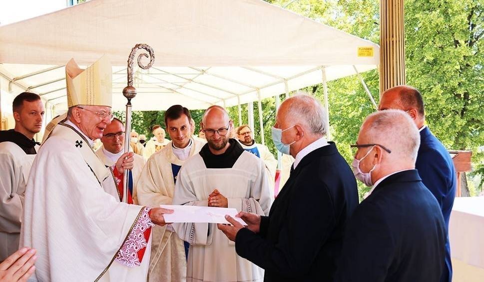 Radni PiS w pośpiechu chcą potępić Strajk Kobiet. Powołują się na JP II