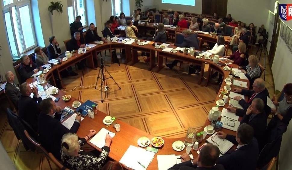 Radni Wadowic będą zarabiać 100 zł miesięcznie przez covid?