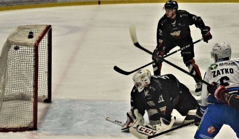 Hokej: Re-Plast Unia Oświęcim w „świętej wojnie” pokonała GKS Tychy