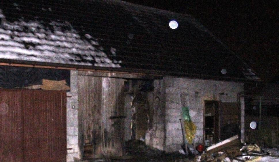 Piotrowice. Nie żyje 68-latek. Zatruł się dymem z palących się kontenerów na odpady