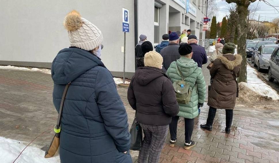 Wadowice. Kolejki do szczepienia na Covid. Kto winny?