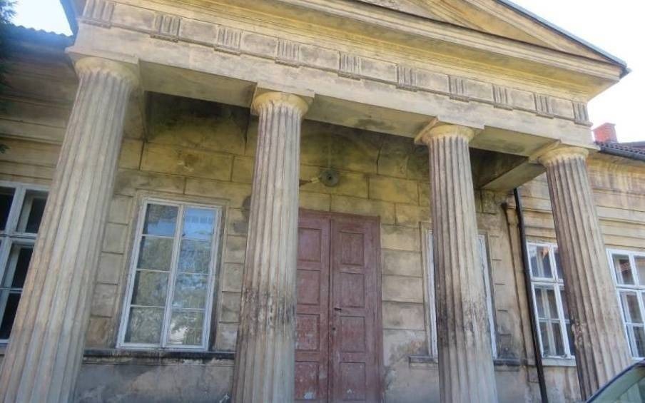 Miliony z UE uratują zabytkowy pałac przed ruiną [VIDEO]