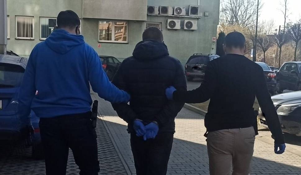 Pedofil chciał uwieść 12-latkę. Dzięki czujnej matce został zatrzymany