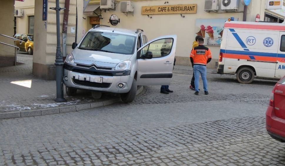 Nietypowy wypadek w Wadowicach. [WIDEO, ZDJĘCIA]