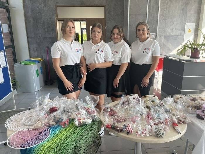 Kiermasz na rzecz uczennicy z klasy IV technikum WZS