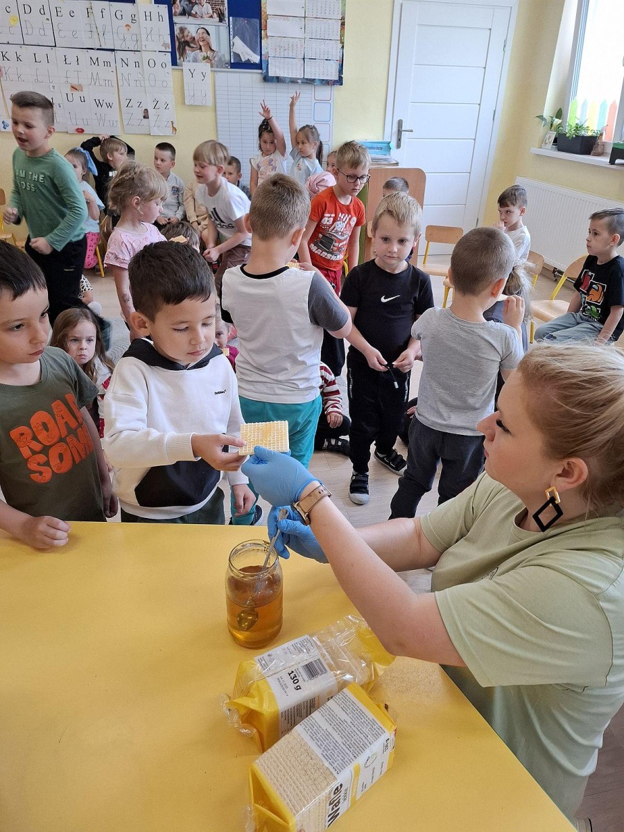 Relacja z Gminnego Dnia Pszczół oraz z przedszkolnych prelekcji