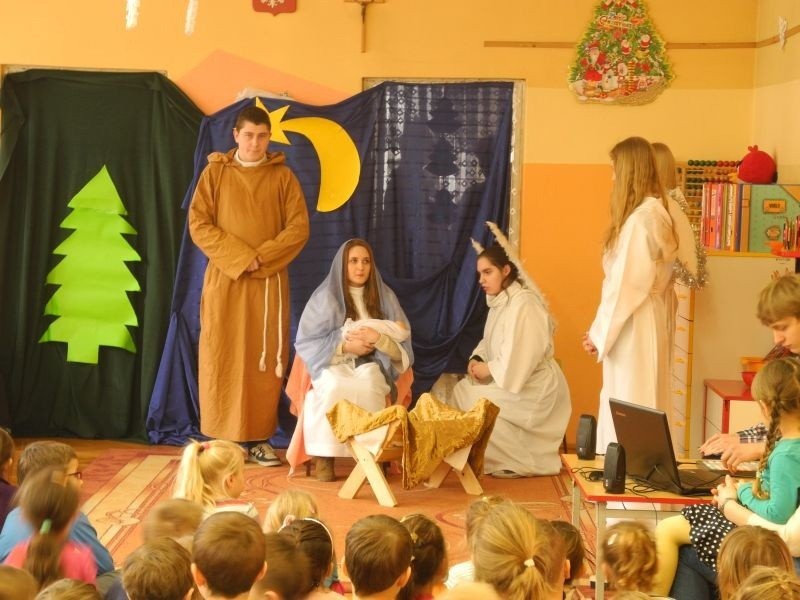 Szkolny wolontariat w powiatowej „Szóstce”