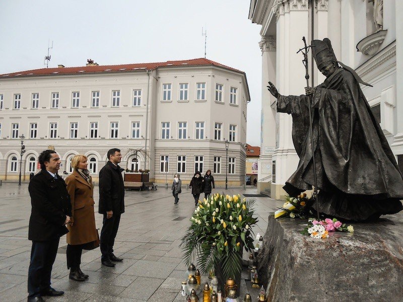 Samorządowcy oddali hołd świętemu Janowi Pawłowi II