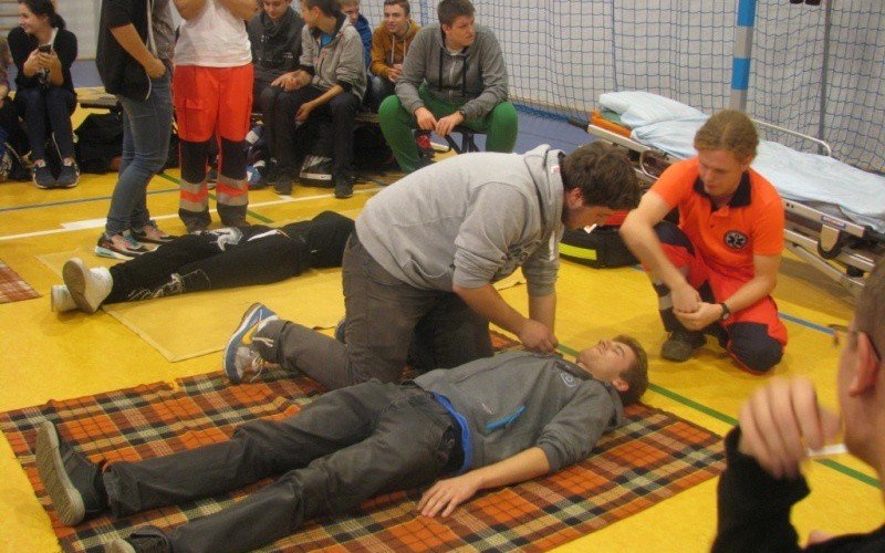 W powiatowej „Szóstce” za mundurem panny sznurem