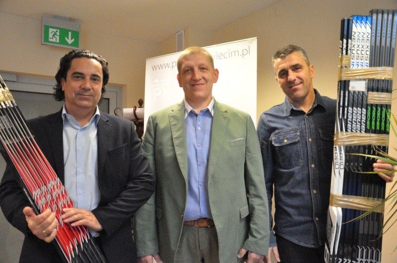 Kije hokejowe dla Unii