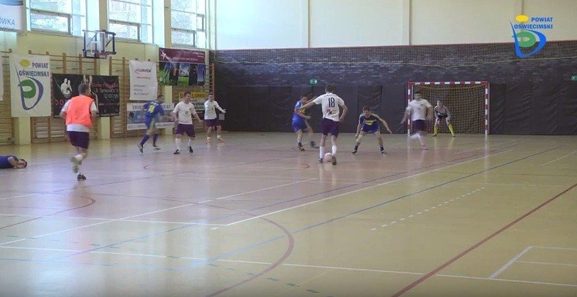 Charytatywny Turniej Piłki Nożnej. Zagrali dla dzieci z Kęckiego Domu Dziecka!