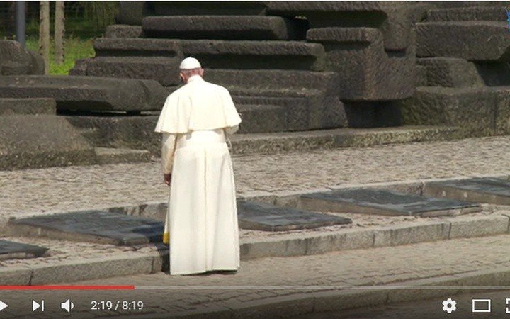 Modlitwa w milczeniu. Panie, przebacz tyle okrucieństwa (WIDEO)