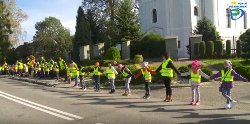 Żywy łańcuch odblasków w Przeciszowie (WIDEO)