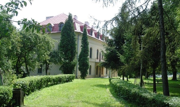 Pałac w Grojcu. Kilka wieków historii