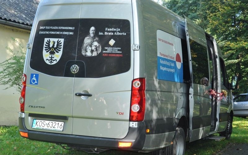 Podopieczni Fundacji Brata Alberta dostali nowy pojazd