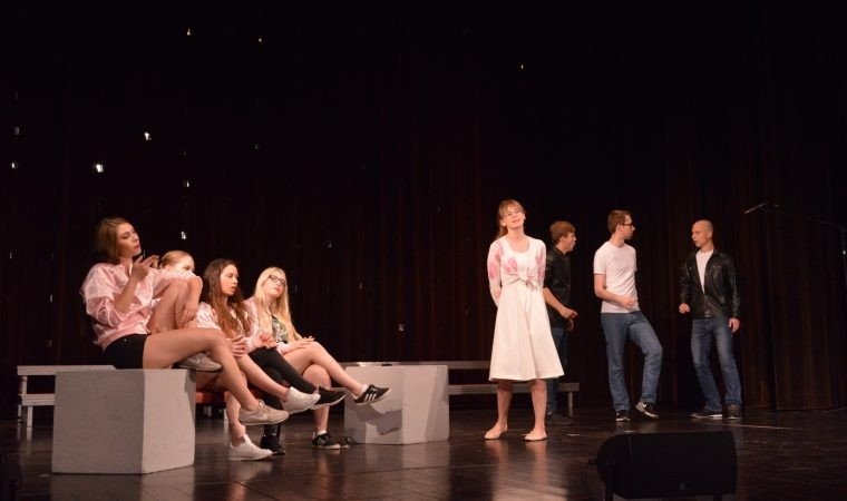 Młodzieżowy musical w międzynarodowej obsadzie