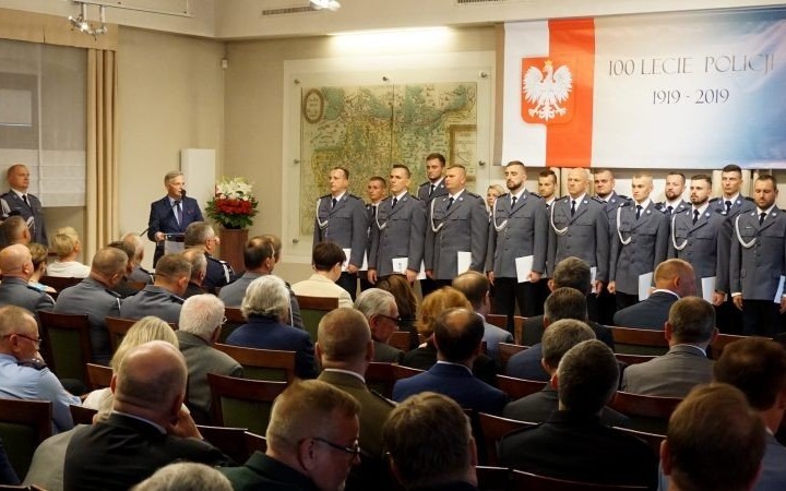 Powiatowe uroczystości z okazji Święta Policji. Awanse i podziękowania