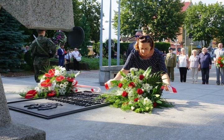 Pamięć o powstańcach i cywilnych mieszkańcach walczącej Warszawy