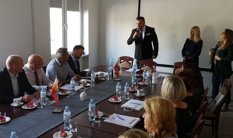 Polskie i angielskie doświadczenia w walce z problemami społecznymi