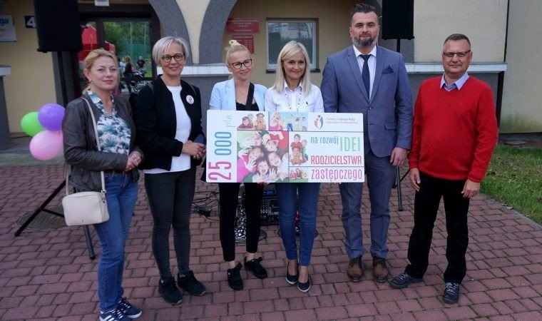 Kolorowo i wesoło na pikniku Powiatowego Centrum Pomocy Rodzinie