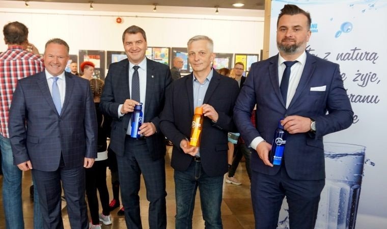 Kto z naturą w zgodzie żyje, prosto z kranu wodę pije!