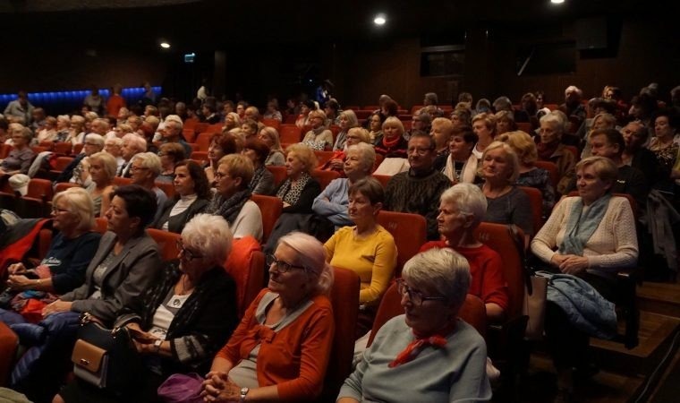Pilnie się uczą i cieszą się życiem. Inauguracja roku na UTW