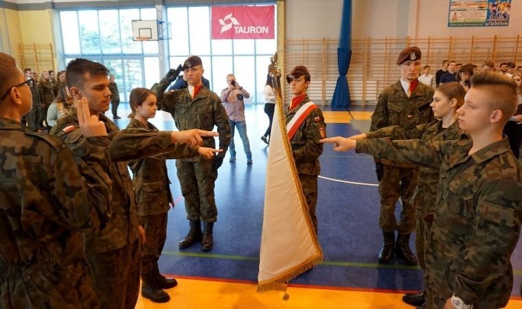 Ślubowanie kadetów w powiatowej „Szóstce”
