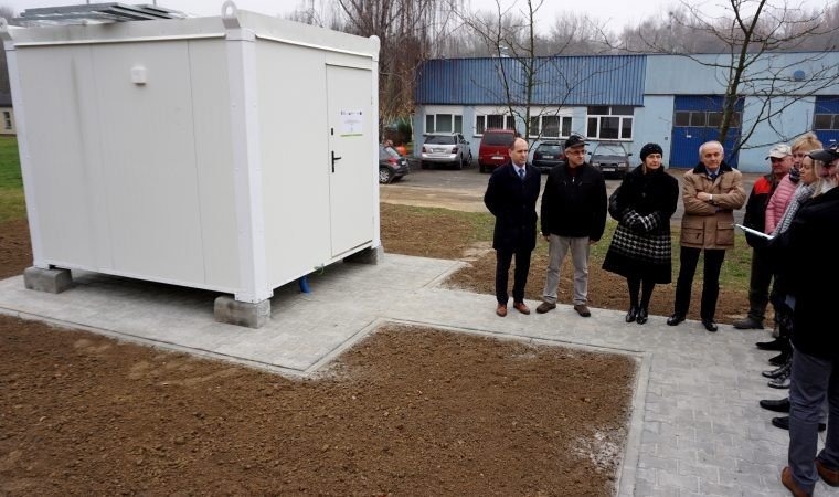 Kontener posadowiony i podłączony. Stacja wkrótce zacznie pracę