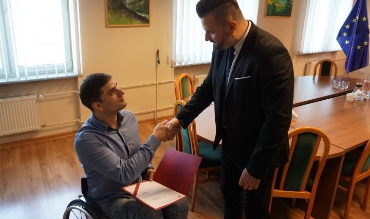 Mistrzowski wyczyn Kamila doceniony przez władze Powiatu Oświęcimskiego