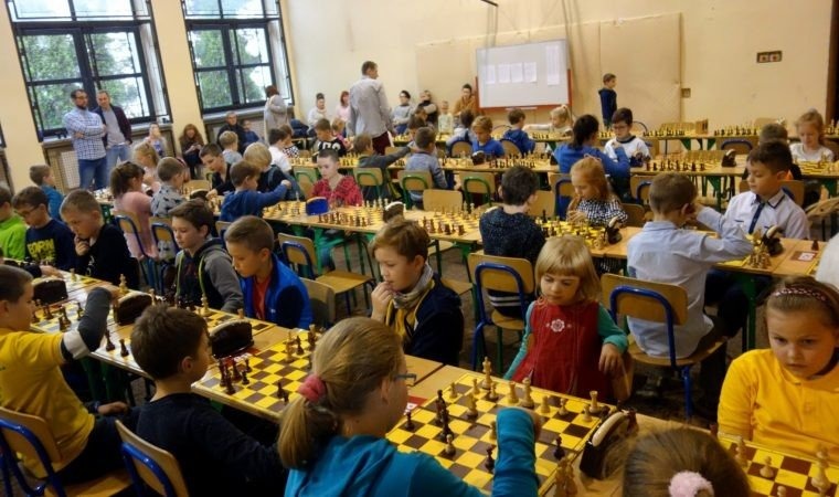 Mali i duzi szachiści rywalizowali o Puchar Starosty Oświęcimskiego
