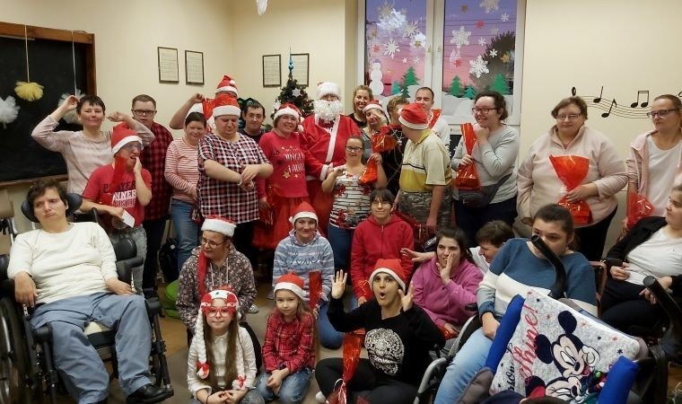 Święty Mikołaj z prezentami w „Promyku”