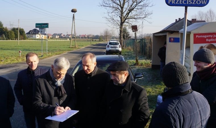 Pięciokilometrowy trakt powiatowy w Przeciszowie idzie do przebudowy