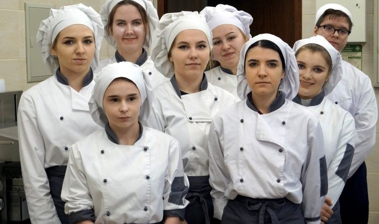 Nowoczesna pracownia gastronomiczna dla przyszłych kucharzy i cukierników