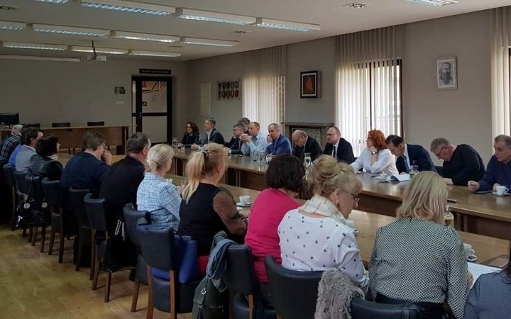 Spotkanie włodarzy i lekarzy w związku z koronawirusem