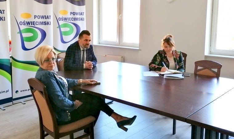 Wideokonferencja Zarządu Powiatu z dyrektorami szkół, poradni i domu kultury