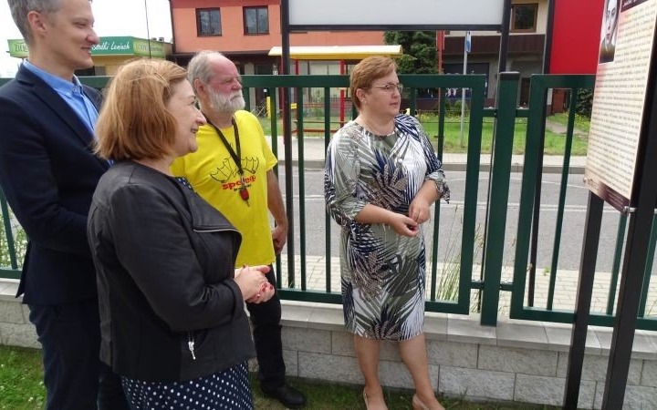 Tablice ku czci bohaterów z Brzeszcz pomagających więźniom KL Auschwitz