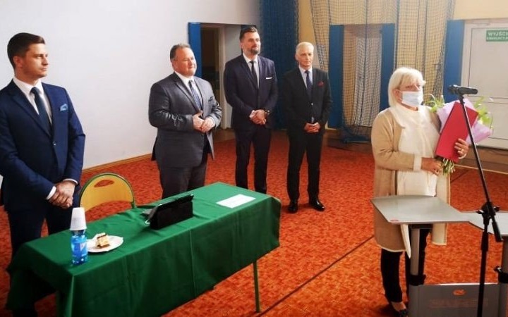 Podziękowania dla Bożeny Bryg za lata pracy na rzecz dzieci, młodzieży i rodzin wykluczonych społecznie