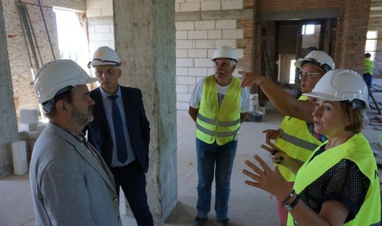 Historia i teraźniejszość. Z wizytą na placu budowy docelowej siedziby Muzeum Pamięci