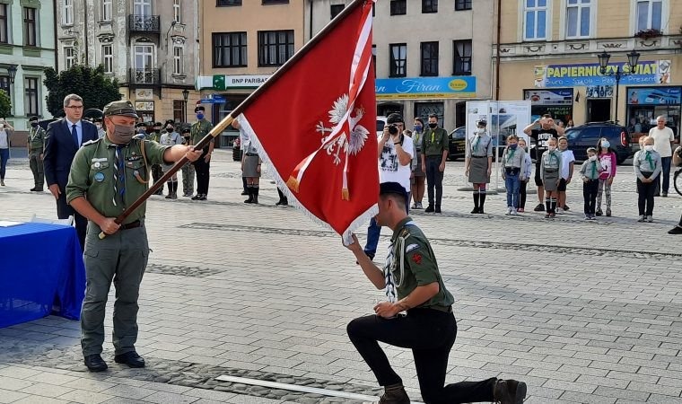 Nowy sztandar dla Hufca ZHP w Oświęcimiu