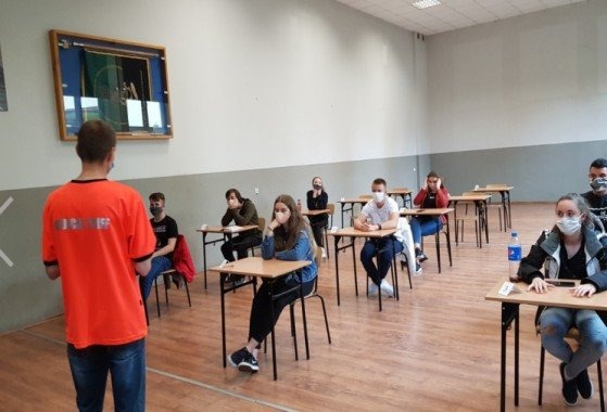 Uczniowie i nauczyciele podnoszą swoje kompetencje