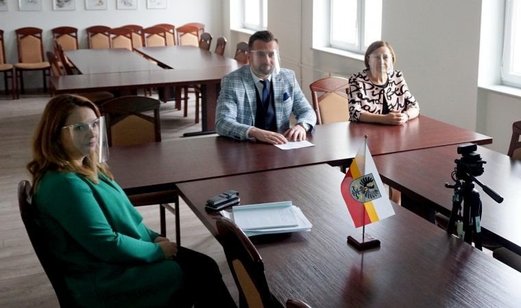 Trudny rok w szkolnictwie. Podziękowania i nagrody dla nauczycieli od władz Powiatu Oświęcimskiego