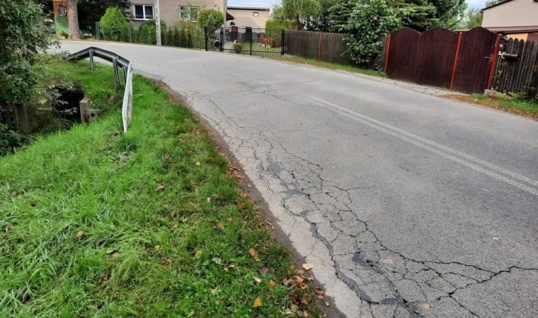 Asfaltowanie ulicy Grojeckiej w Zaborzu. 6 listopada wieczorem odcinek drogi będzie nieprzejezdny