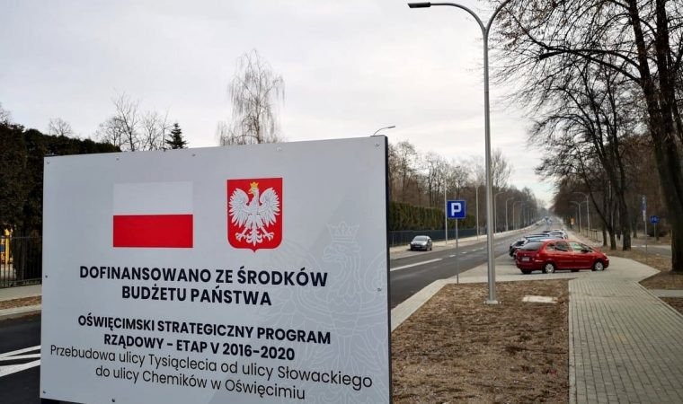 Na ulicy Tysiąclecia po zmroku wciąż nie świecą latarnie. Wyjaśniamy dlaczego