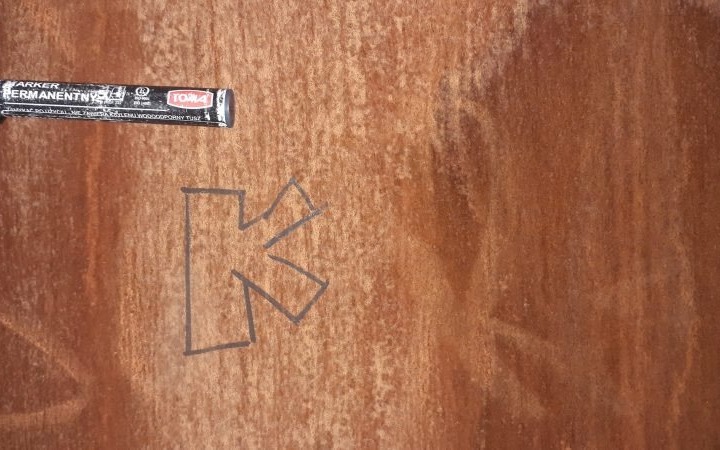 Graffiti na elewacji SOSW. Młodociani sprawcy złapani na gorącym uczynku