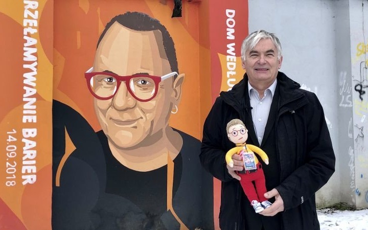 Przygarnij (wełnianego) Jurka. Licytuj i pomóż chorym dzieciom